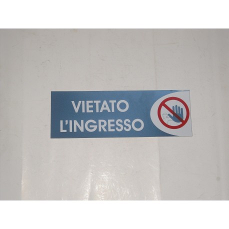 targa in plastica adesiva "VIETATO L'INGRESSO" 180X60MM. T00752