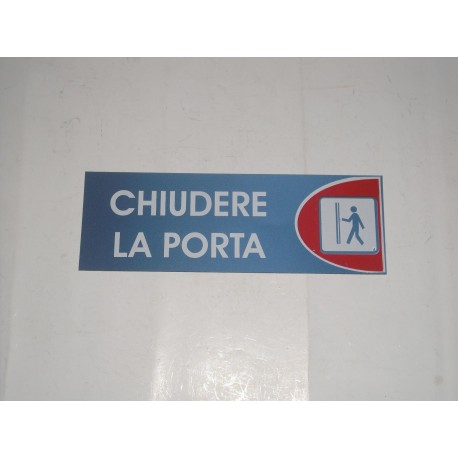 targa in plastica adesiva "CHIUDERE LA PORTA" 180X63MM. T00733