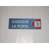 targa in plastica adesiva "CHIUDERE LA PORTA" 180X63MM. T00733