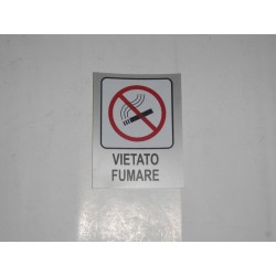 targa in plastica adesiva "VIETATO FUMARE" 100X80MM. T00871