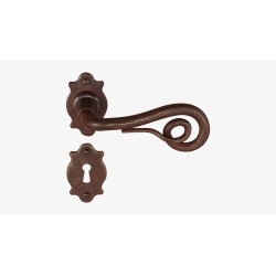 MANIGLIA FORGIATA SU ROSETTA RUGGINE FM371.N
